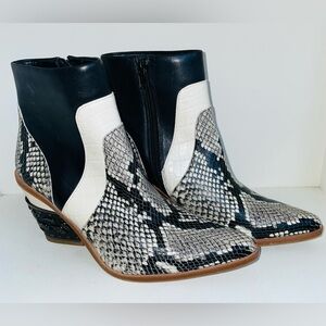 Gianni Bini Ankle Boot Size 6.5 M Eviee Off White Snake Print Metal Block Heel